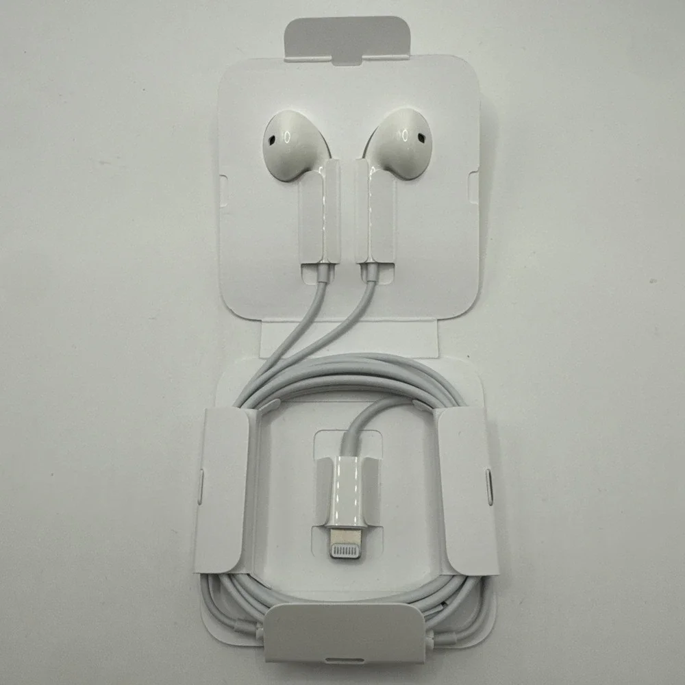 Apple EarPods In-Ear Wired Earbuds Lightning Connector Built-In Mic 1.2m White